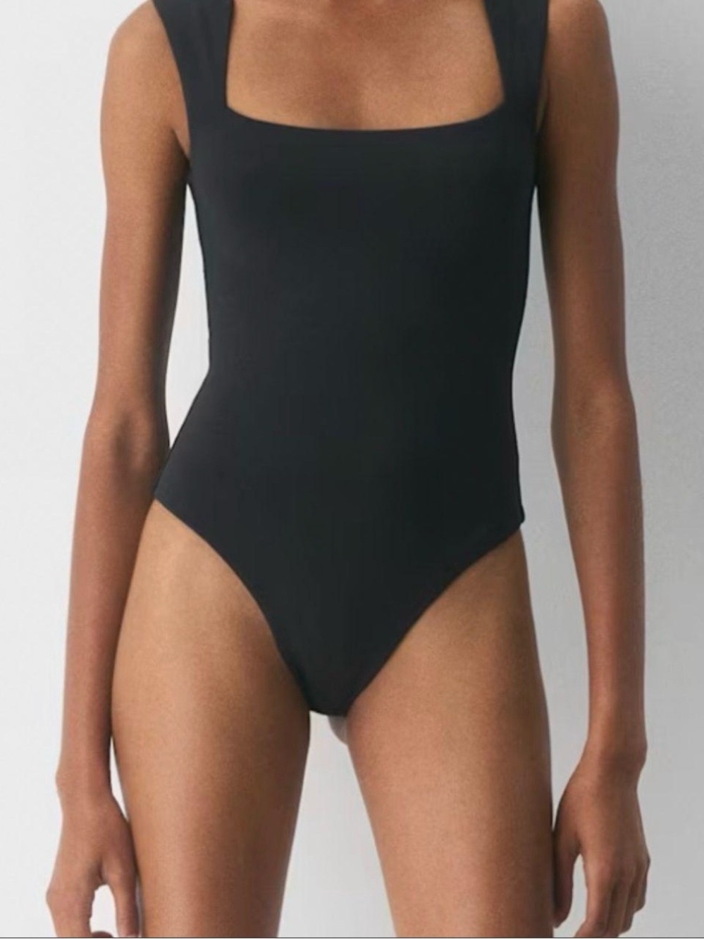 Aritzia Women’s Black Square Neck